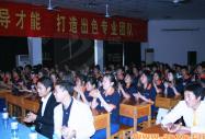 感受榜樣的力量 見證新華的成功