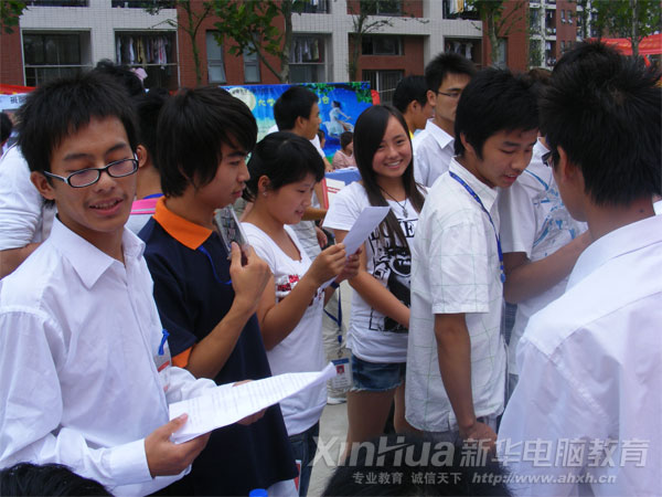 大家爭先了解各大社團,一個不落下