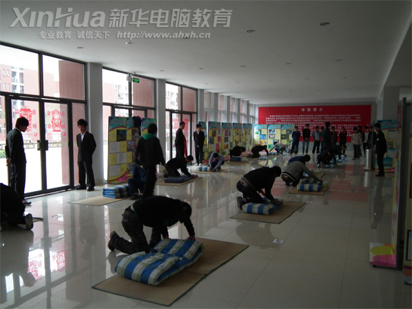 安徽新華電腦專修學院_“我型我秀”疊軍被比賽現場