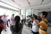 等候多時(shí)的新聞?dòng)浾卟患s而同地記錄下精彩瞬間
