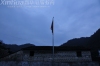 被夜色籠罩的學校卻阻止不了孩子們對走出大山的吶喊