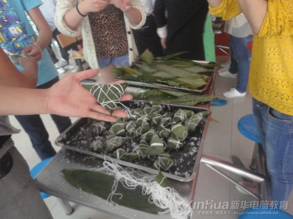 選手向大家展示自己的勞動(dòng)成果