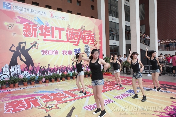 大學(xué)生power舞團(tuán)動(dòng)感十足的開(kāi)場(chǎng)舞《Put Your Graffiti On Me》