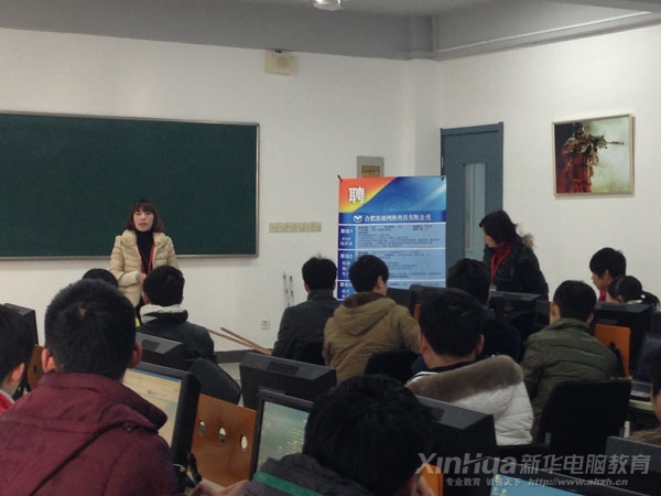 另有企業紛紛趕往各大實訓基地招聘人才,圖為動漫游戲實訓基地招聘現場