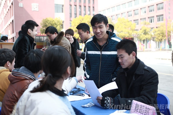 咨詢、解答,大家忙得不亦樂乎