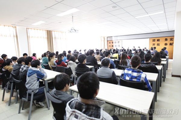 新華2014年環(huán)藝創(chuàng)業(yè)實(shí)訓(xùn)班開班儀式現(xiàn)場(chǎng)